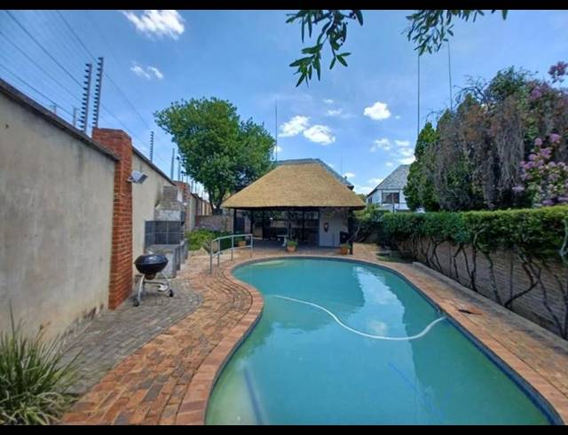 2 BEDROOM APARTMENT FOR SALE IN SUNNINGHILL
